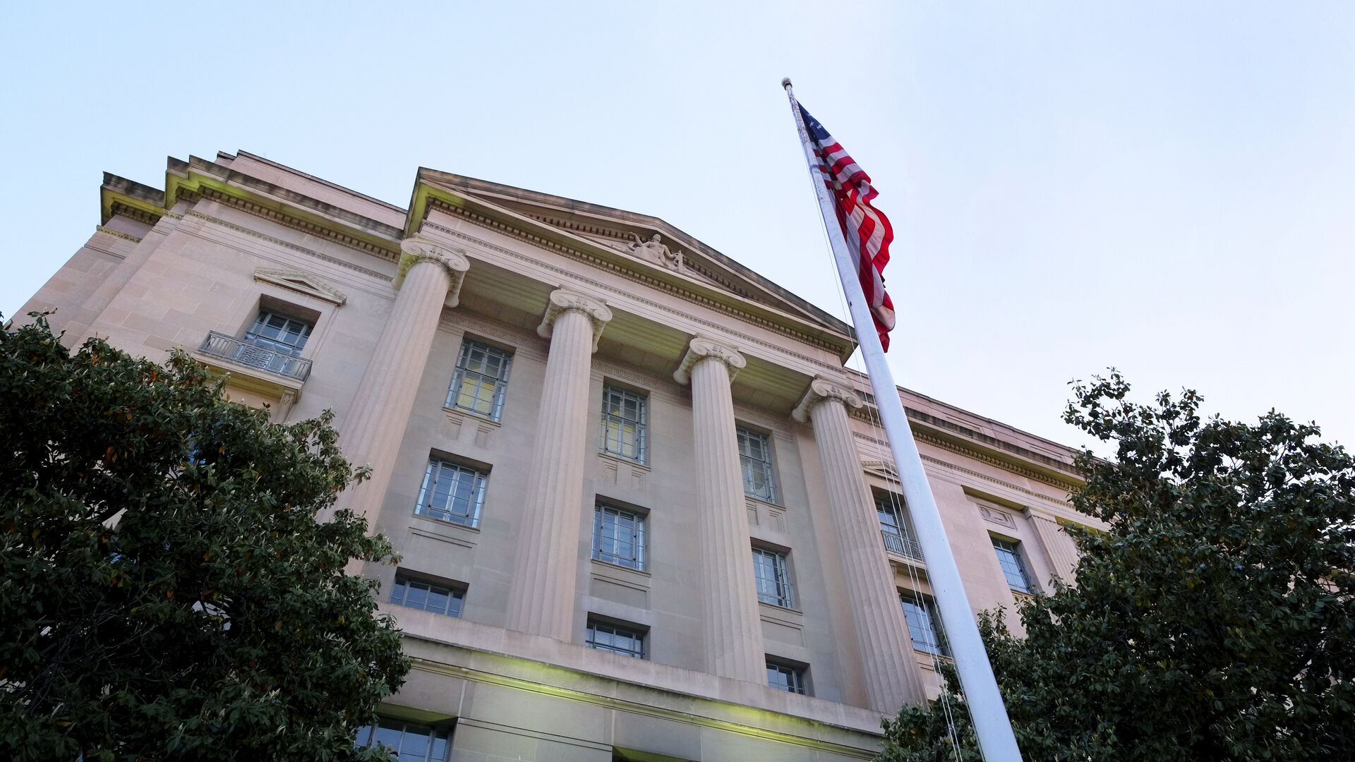 Минюст США начнет представлять конгрессу данные по делу Эпштейна